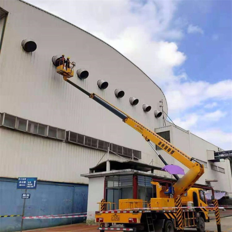 南城县高空作业车出租服务：专业广告牌安装解决方案